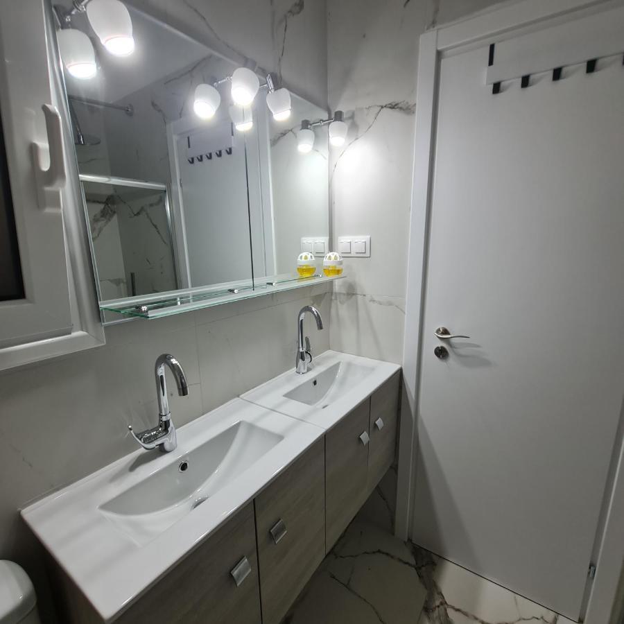 Full Apartment Near Kato Patissia アテネ エクステリア 写真
